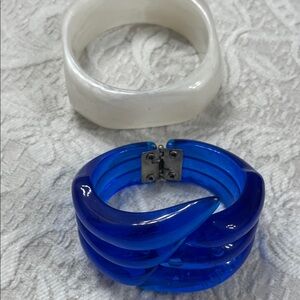 Bundle of 2 Resin Bangles circa 1950’s- 1960’s